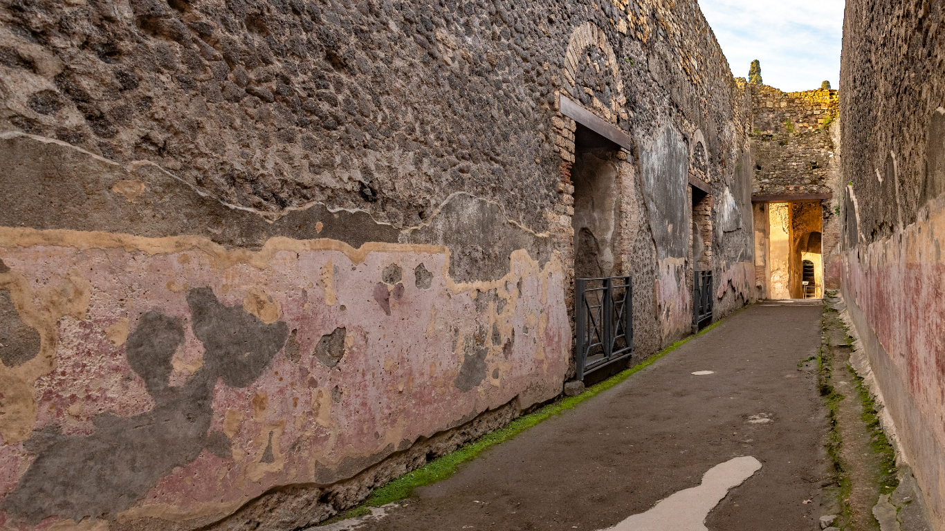Investigadores revelan inscripciones ocultas en Pompeya que muestran relaciones, emociones y luchas del mundo romano.