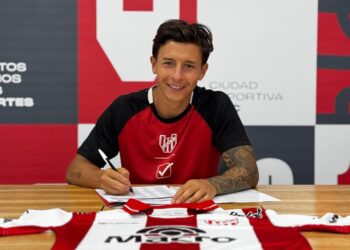 Lodico puso la firma y aseguró su continuidad en Instituto hasta 2027