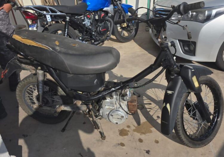 Los sospechosos fueron aprehendidos y trasladados a sede policial junto a las motocicletas secuestradas.