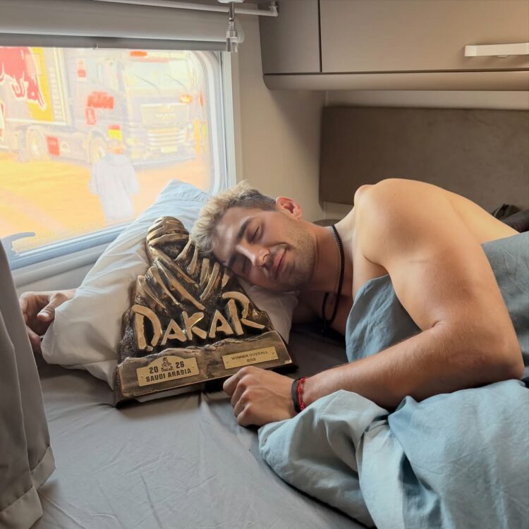 Luciano Benavides y su primer Touareg dorado.