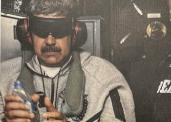 Primera fotografia del ex presidente de Venezuela Nicolas Maduro, distribuida por el gobierno de Trump.