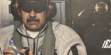 Maduro llegó a Estados Unidos esposado y será juzgado por narcoterrorismo Primera fotografia del ex presidente de Venezuela Nicolas Maduro, distribuida por el gobierno de Trump.