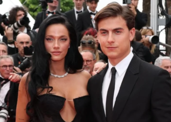 Oriana Sabatini junto a Paulo Dybala en Cannes.