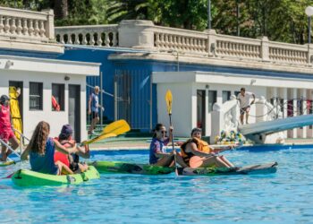 Propuestas accesibles en piletas y polideportivos de la ciudad.