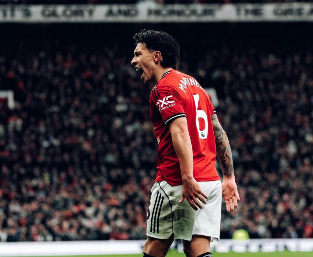 “Puede venir a mi casa”: Lisandro Martínez cruzó a Scholes tras ganar el derby de Manchester