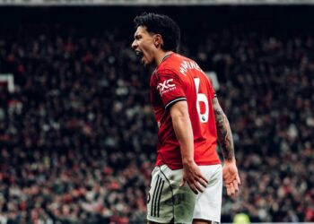 “Puede venir a mi casa”: Lisandro Martínez cruzó a Scholes tras ganar el derby de Manchester