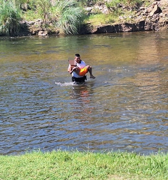 Rescataron a un niño que se ahogaba en el balneario de Despeñaderos El hecho ocurrió en el Balneario Municipal de Despeñaderos, en el departamento Santa María.