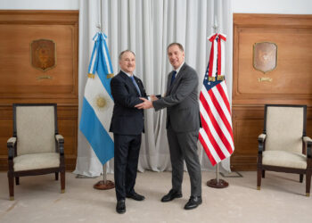 Santiago Caputo recibió al embajador Lamelas para pulir la agenda con la Casa Rosada