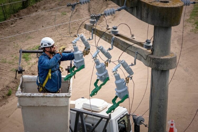 Son tres dispositivos monofásicos autoalimentados NOJA Power EcoLink para reforzar la red en dos localidades de Calamuchita.