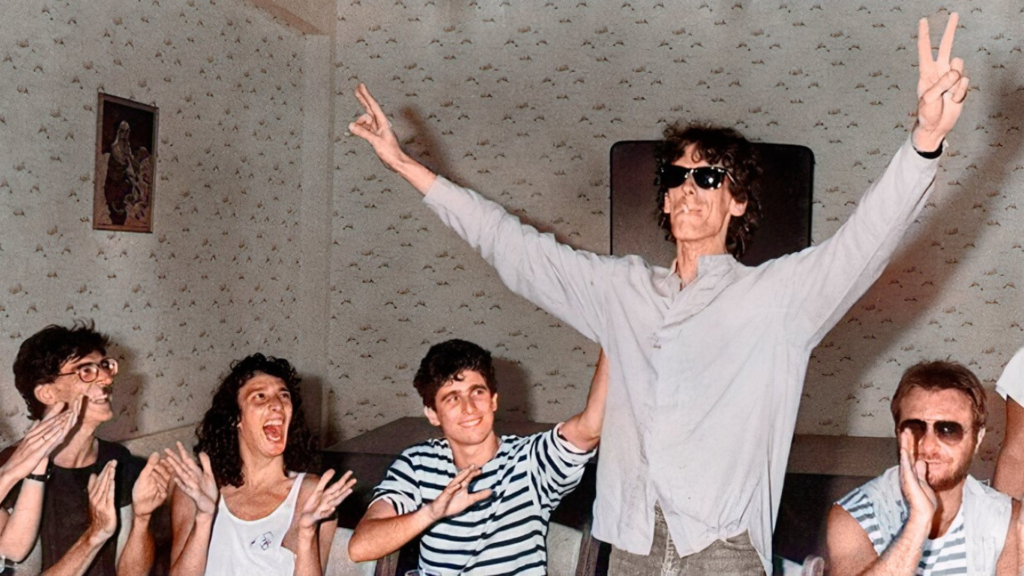 Spinetta y su legado en las sierras cordobesas Luis Alberto Spinetta en La Falda '86. La foto fue coloreada por el fan Matías Peralta. Foto: Andy Cherniavsky.
