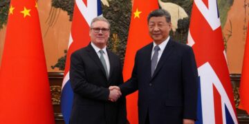 Starmer y Xi Jinping marcan un nuevo acercamiento en Pekín