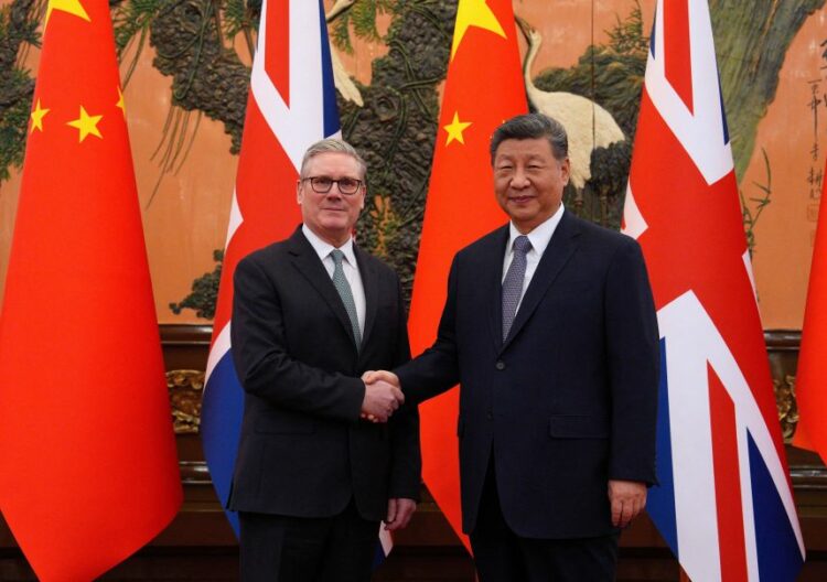 El primer ministro Keir Starmer, y el mandatario chino, Xi Jinping.