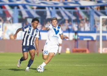 Talleres lo desaprovechó y Vélez no perdonó: el Matador cayó 2-1