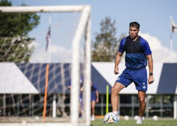 Tévez se lleva a Talleres a Buenos Aires con ocho juveniles y la urgencia de sumar otro 9