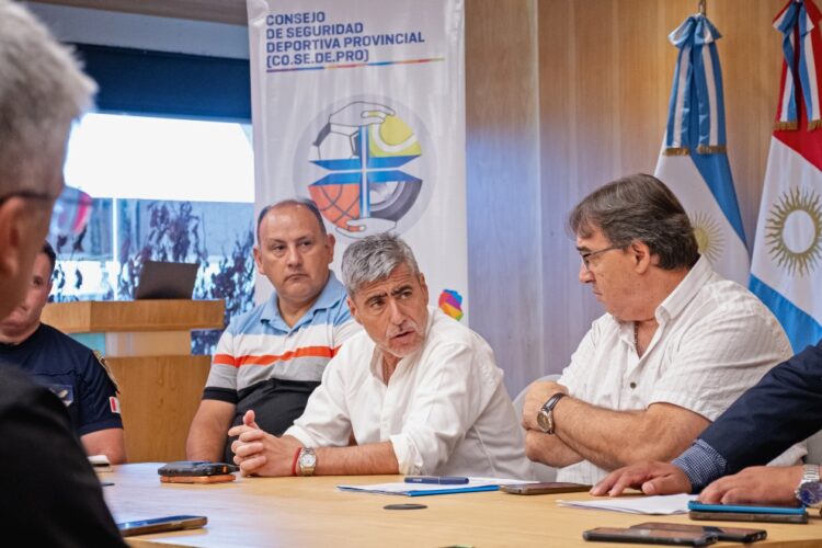 El ministro de Seguridad, Juan Pablo Quinteros, y Marcelo Frossasco (Cosedepro) durante la definición de los operativos para el inicio del Apertura.
