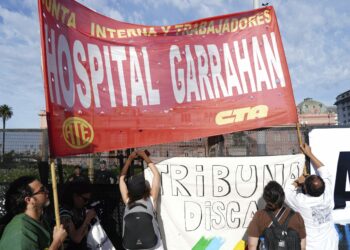 Concentración realizada en octubre para exigir la promulgación y aplicación efectiva de las leyes de Emergencia en Discapacidad, Emergencia Pediátrica y Financiamiento Universitario.