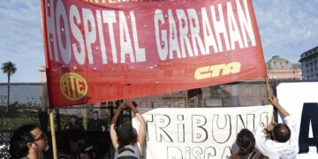 Trabajadores del Garrahan denunciarán el incumplimiento de la Ley de Contrato de Trabajo Concentración realizada en octubre para exigir la promulgación y aplicación efectiva de las leyes de Emergencia en Discapacidad, Emergencia Pediátrica y Financiamiento Universitario.