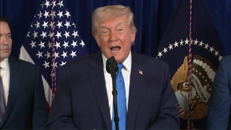 Donald Trump en conferencia de prensa. Imagen: Captura de pantalla.