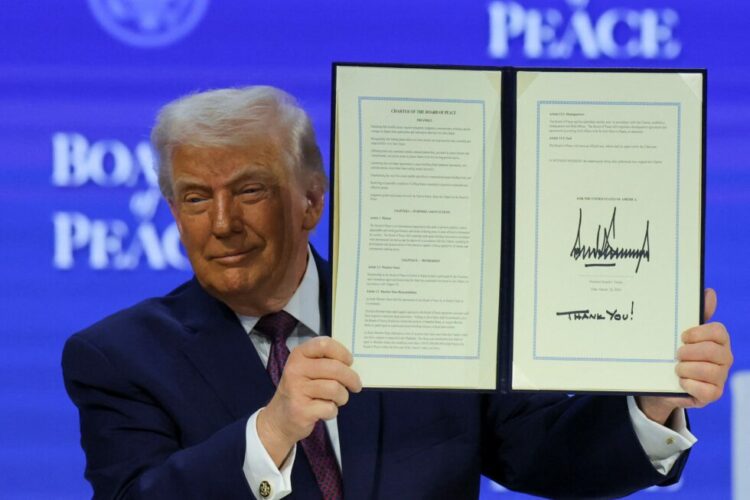 Trump presentó el Consejo de Paz en el Foro de Davos El presidente de Estados Unidos, Donald Trump, firmó la carta fundacional del nuevo organismo internacional durante el Foro Económico Mundial.