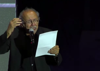 Un poeta lanzó una dura metáfora política en Cosquín y generó repercusión nacional