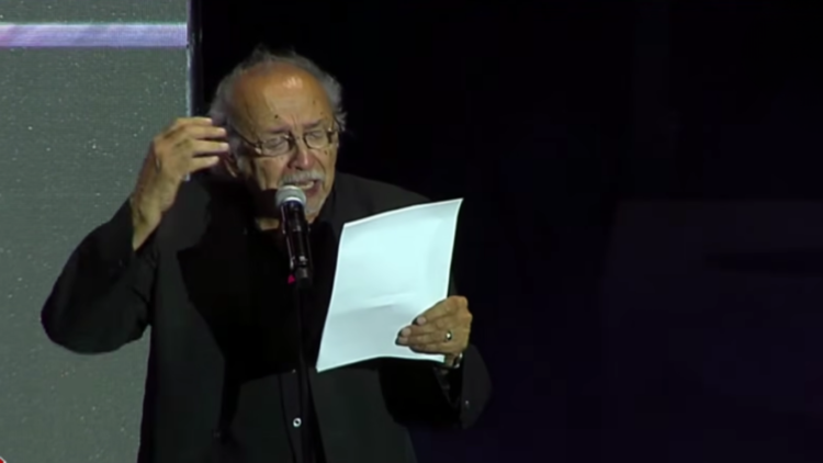 Un poeta lanzó una dura metáfora política en Cosquín y generó repercusión nacional Un poeta lanzó una dura metáfora política en Cosquín y generó repercusión nacional