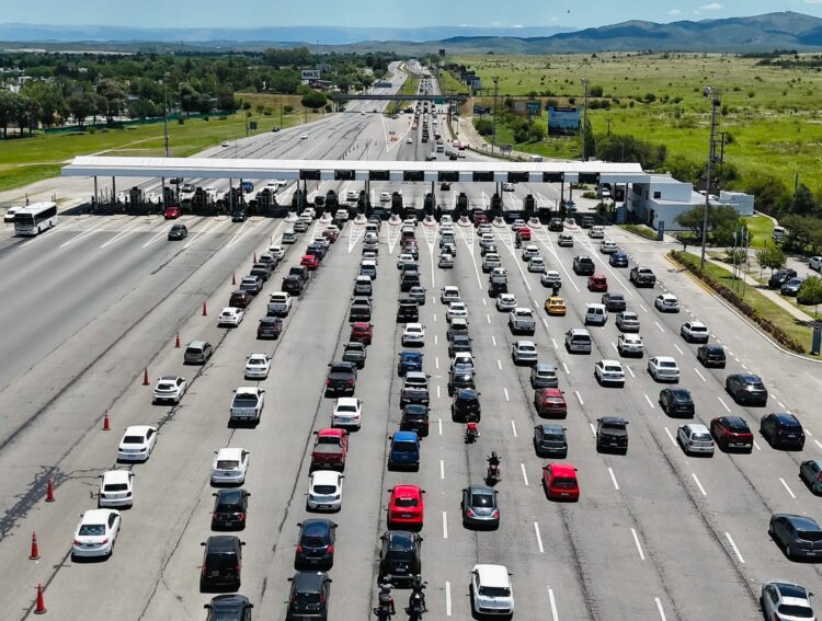 Escapadas cortas, recambio constante y turistas de todo el país marcan el pulso de la temporada.