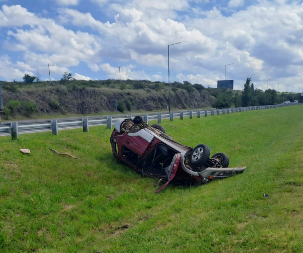 Accidente en la autopista Córdoba-Carlos Paz dejó un hombre herido