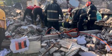 Colapsó el techo de una vivienda tras una presunta explosión y hubo tres heridos Colapsó el techo de una vivienda tras una presunta explosión y hubo tres heridos