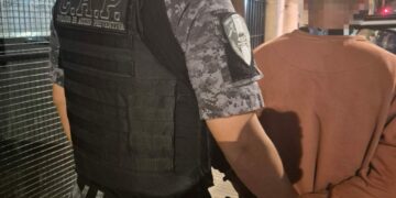 Dos detenidos en Córdoba: una mujer arrojada desde un balcón y un prófugo por violencia de género