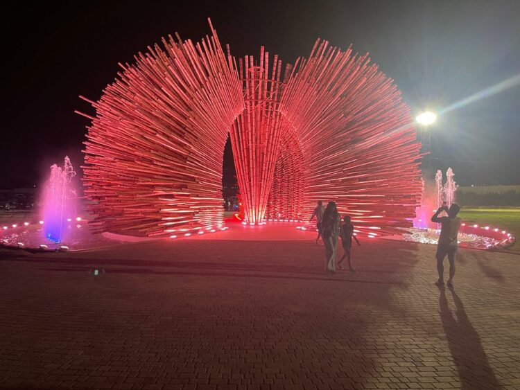El nuevo parque acuático abrió sus puertas en Córdoba con más de 50 atracciones.