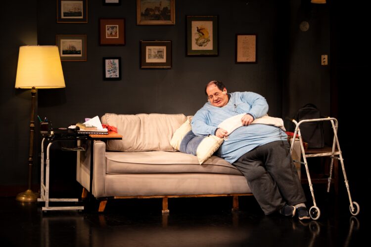 El prestigioso actor Julio Chávez llega al escenario de la calle Rivadavia con "La Ballena". El estreno está previsto para el viernes 6 de febrero, en el marco del nuevo esquema de funciones consecutivas del teatro.