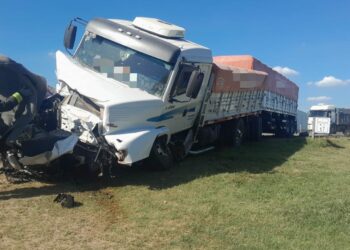 Choque fatal entre una camioneta y un camión en la ruta 13