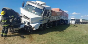 Choque fatal entre una camioneta y un camión en la ruta 13 Choque fatal entre una camioneta y un camión en la ruta 13