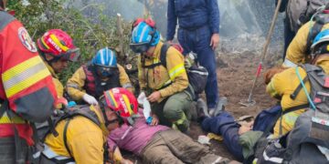 Bomberos cordobeses rescataron a dos personas de los incendios en Chubut