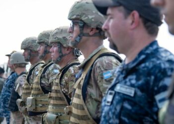 Militares activos podrán ocupar cargos en el Ministerio de Defensa