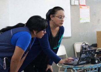 Jóvenes se capacitan en Inteligencia Artificial Generativa para potenciar proyectos