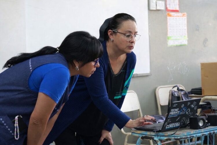 El Plan BienCBA Verano 2026 impulsa talleres de Inteligencia Artificial Generativa para jóvenes, con foco en la creatividad, el trabajo colaborativo y el uso ético de las nuevas tecnologías.