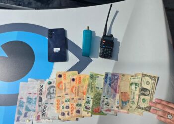 gracias al aporte de una vecina, se recuperó documentación que el sujeto habría descartado en un domicilio de la zona.