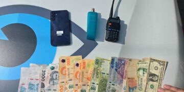 gracias al aporte de una vecina, se recuperó documentación que el sujeto habría descartado en un domicilio de la zona.