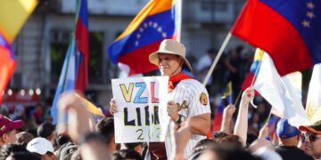 La caída de Maduro y el realismo brutal de la política internacional Miles de ciudadanos venezolanos residentes en Argentina se concentraron en las inmediaciones del Obelisco.