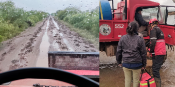 Bomberos y personal de salud rescataron a un hombre aislado por las lluvias en Río Seco Un camión 4x4 permitió llegar a la vivienda rural y asistir al vecino afectado por las lluvias.