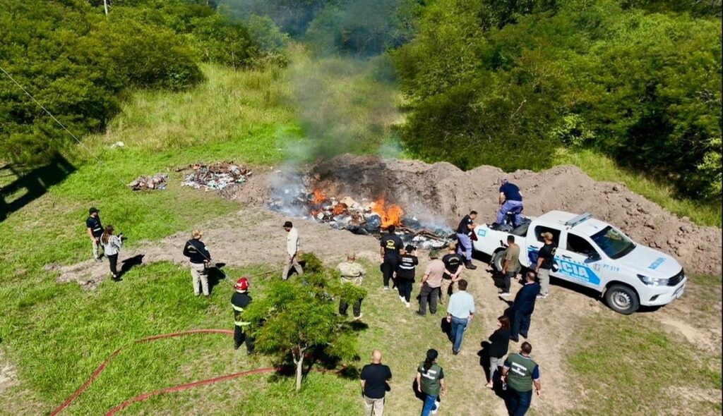 Procesan a policías acusados de intentar robar cocaína en una quema oficial