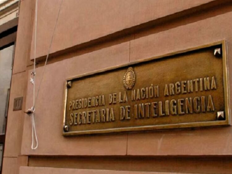 Miguel Ángel Toma cuestionó el DNU 941/2025 y advirtió que la reforma del sistema de inteligencia reaviva riesgos autoritarios, debilita el control democrático y recuerda prácticas del pasado más oscuro del país.