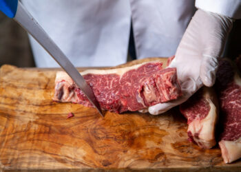 El consumo de carnes creció casi 4% en 2025 y se consolidó el giro hacia el pollo y el cerdo