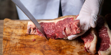 El consumo de carnes creció casi 4% en 2025 y se consolidó el giro hacia el pollo y el cerdo