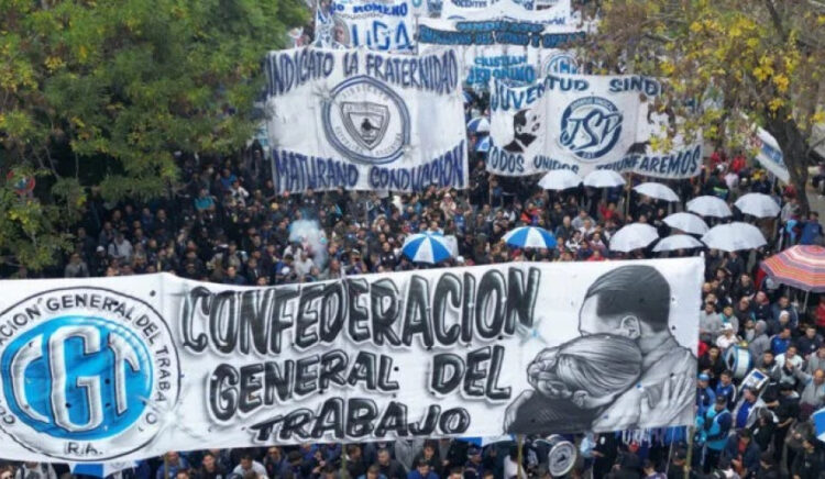 La Confederación General del Trabajo consiguió cambios en la reforma laboral en el Senado de la Nación Argentina y buscará más modificaciones en Diputados o en la Justicia.