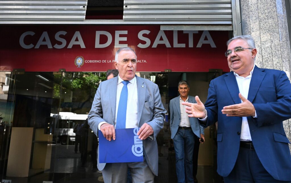 Se viene una reunión de gobernadores que pondrá en jaque a la reforma laboral Los gobernadores de Catamarca y Tucuman, Raul Jalil y Osvaldo Jaldo a la salida de la casa de Salta donde se reunieron con el Ministro del interior, Diego Santilli a fines de enero.