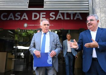 Los gobernadores de Catamarca y Tucuman, Raul Jalil y Osvaldo Jaldo a la salida de la casa de Salta donde se reunieron con el Ministro del interior, Diego Santilli a fines de enero.