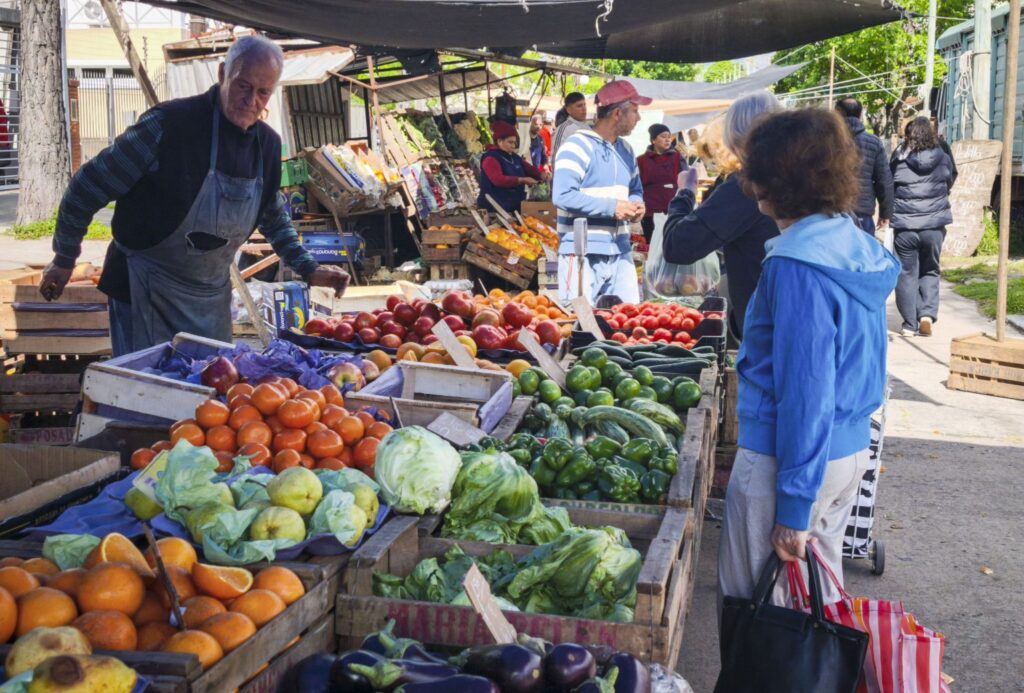 La suba de precios se sintió fuerte en alimentos y bebidas, especialmente en frutas y verduras.