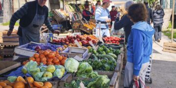 La suba de precios se sintió fuerte en alimentos y bebidas, especialmente en frutas y verduras.